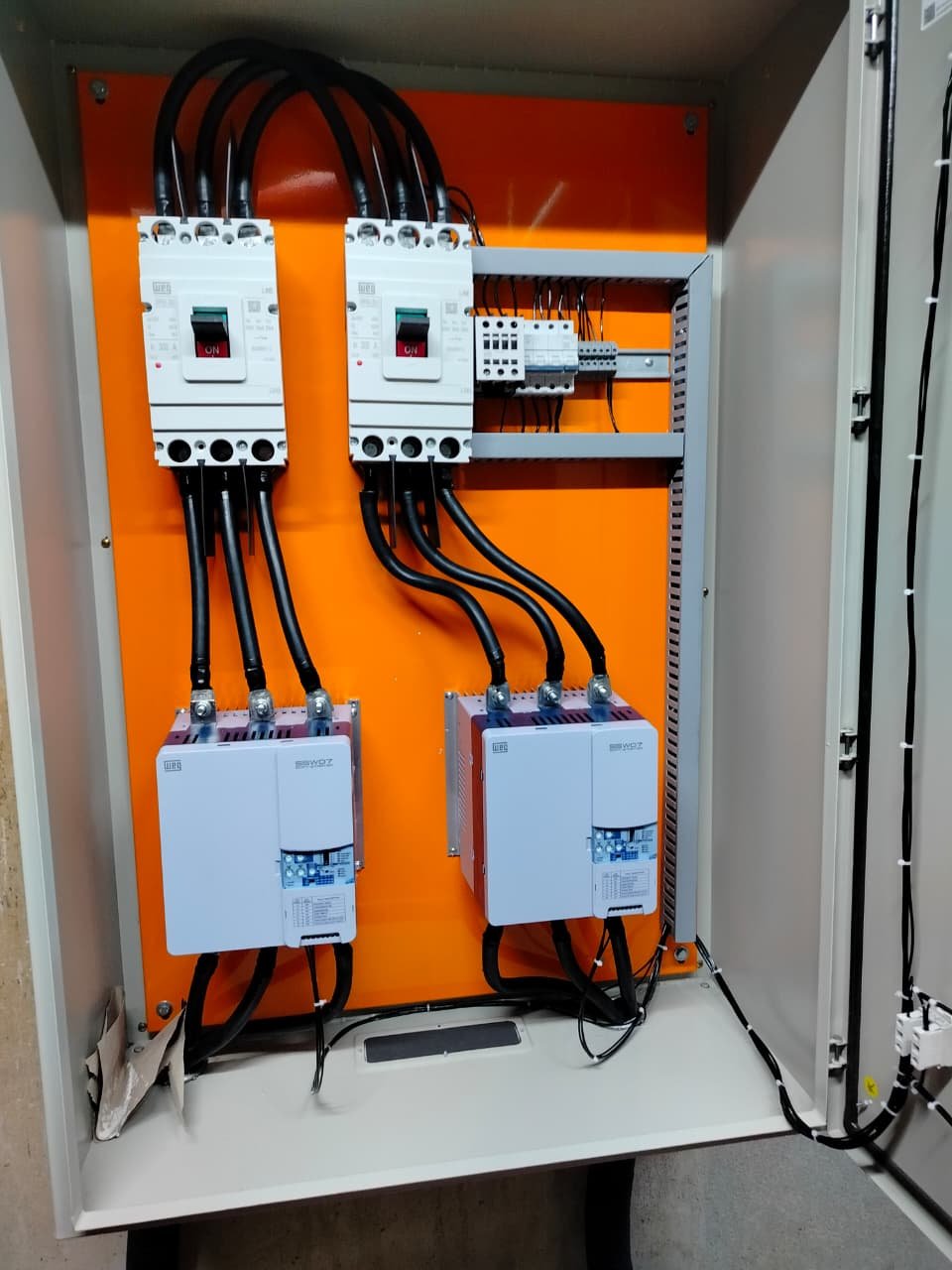 Montagem de painel elétrico